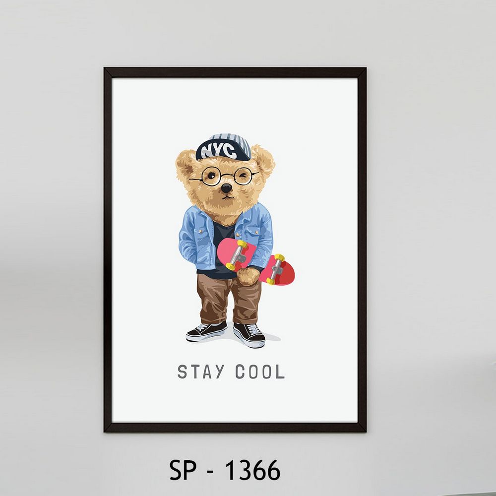 תמונת קנבס דובי מצויר עם סקייטבורד stay cool חדרי ילדים ונוער